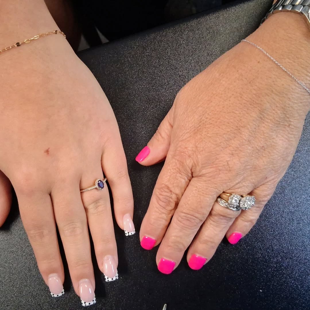 Permanent jewelry Atlanta GA — welded gold bracelets at a private home party